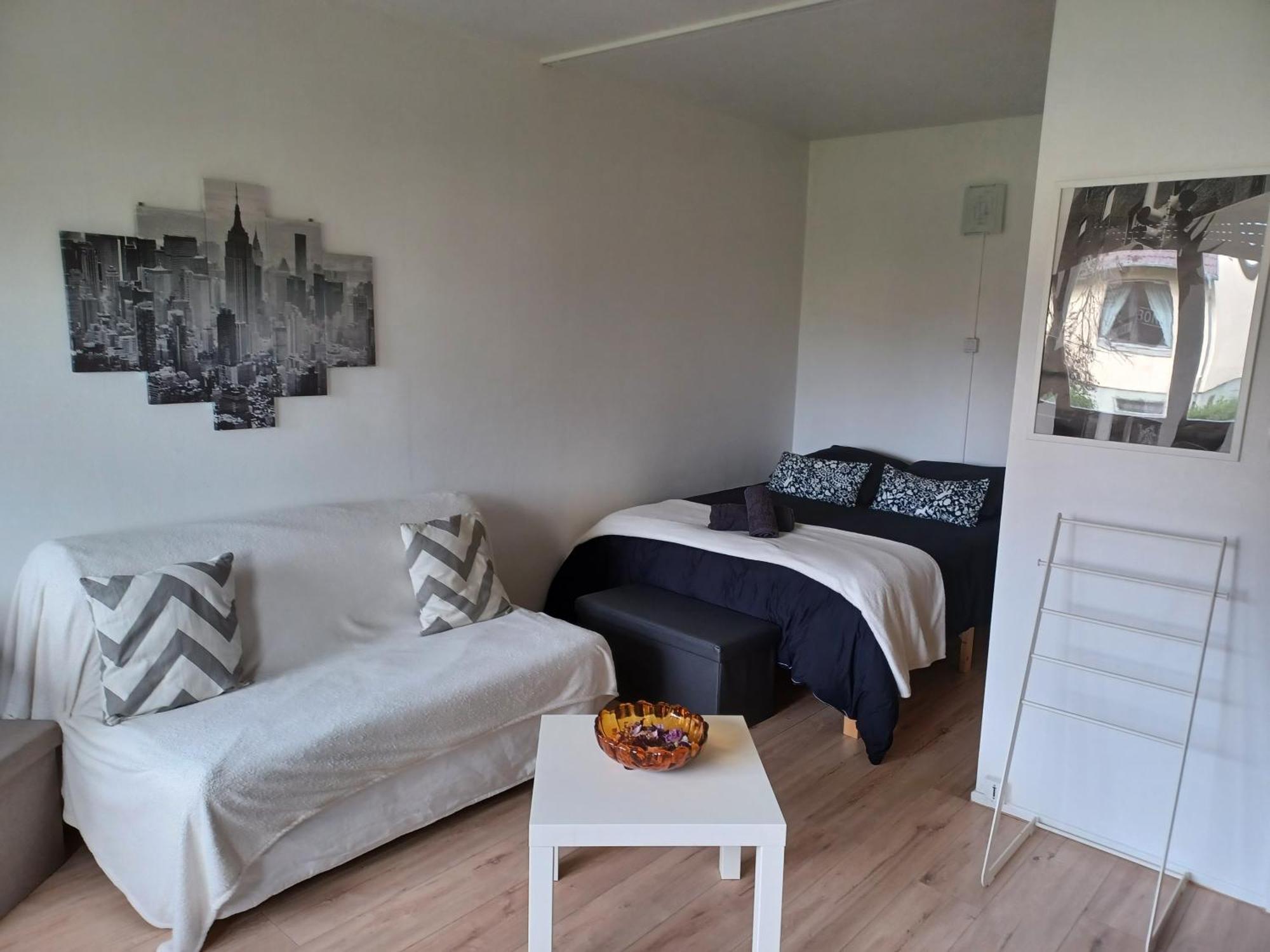 Studio Rdc Calme Avec Parking Ferme Pres Autoroute Et Tram C 牟罗兹 外观 照片